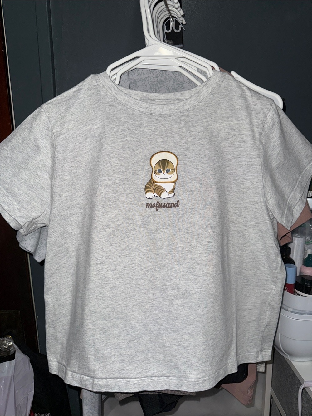 Uniqlo Light Gray Short-Sleeve Tee with Cute Kitten Graphic